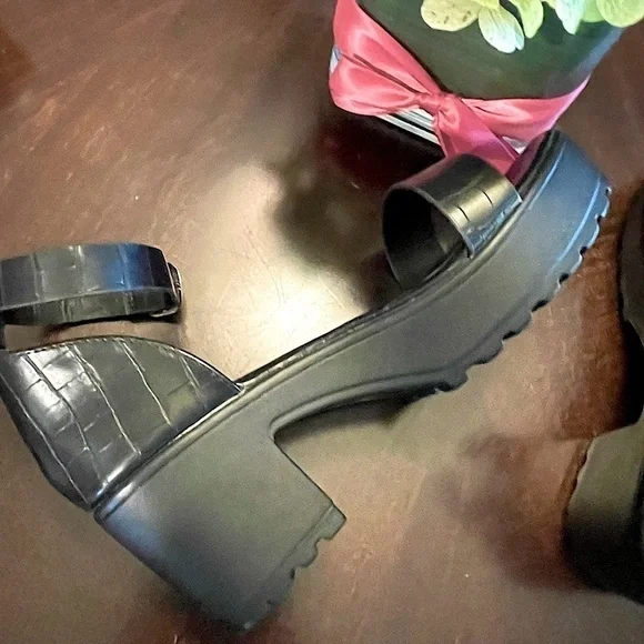 Black Platform Qupid Shoes Sz 8 - Picture 2 of 5